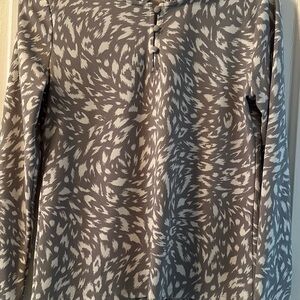 Ann Taylor Gray Patterned Top